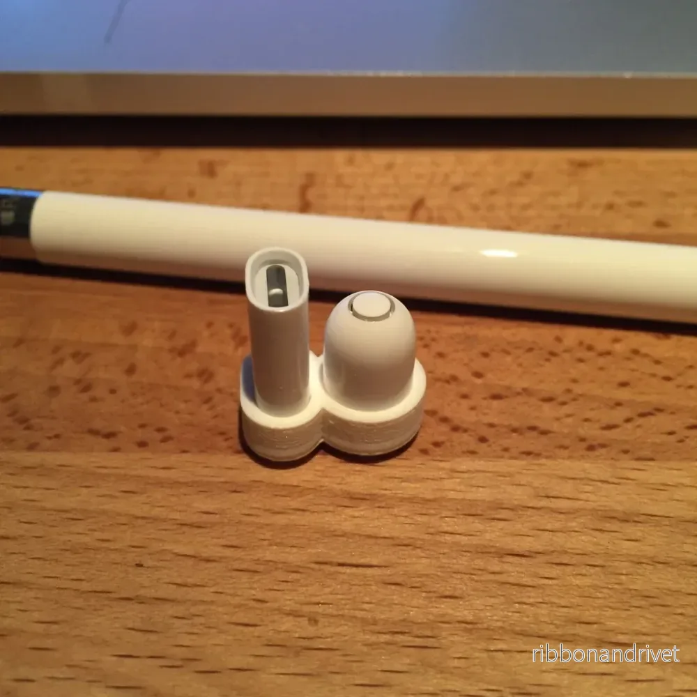 Praktisk hållare för Apple Pencil-lock och Lightning-adapter