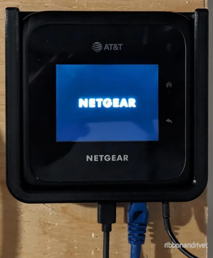 Netgear Nighthawk M6 Pro väggfäste