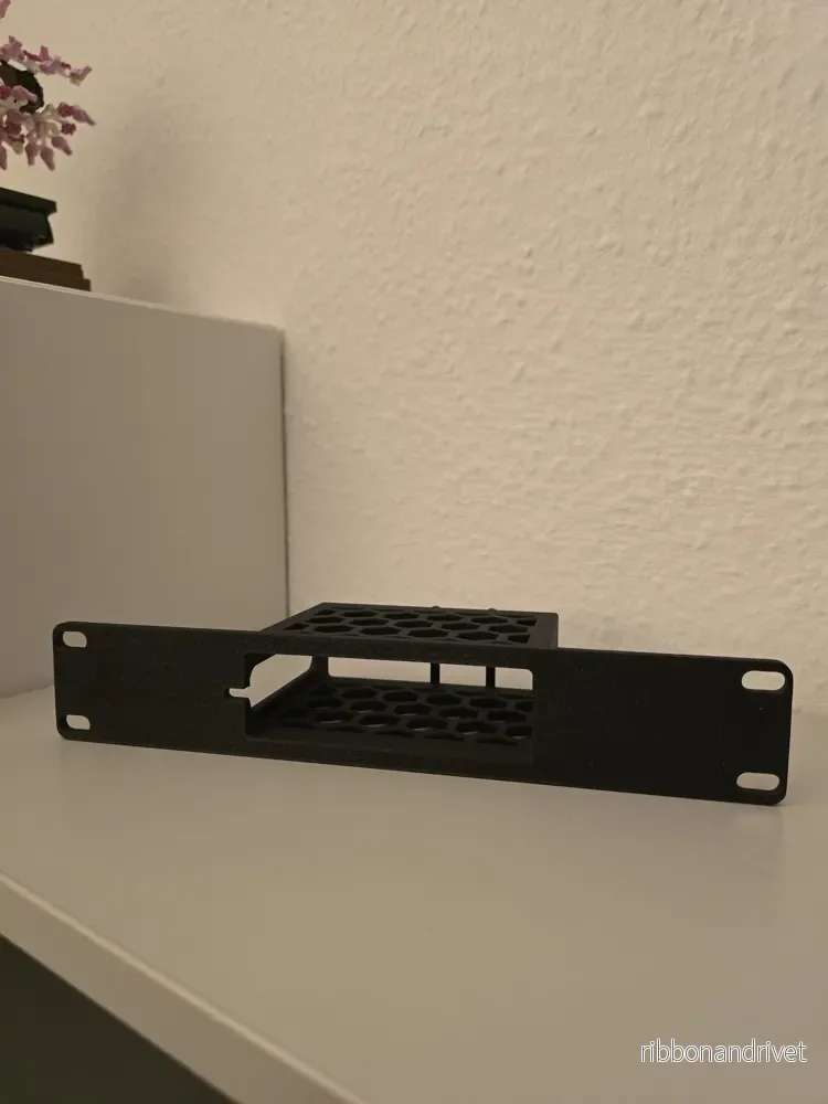 10-tums rackbeslag för Teltonika TRB500 gateway - Bild 3