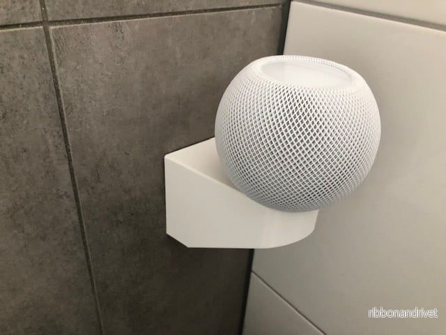 Väggfäste för HomePod Mini vid uttag Väggfäste för HomePod Mini vid uttag