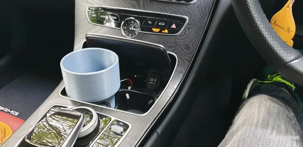 Förlängd mugghållare för Mercedes C-klass (2016) - Bild 2