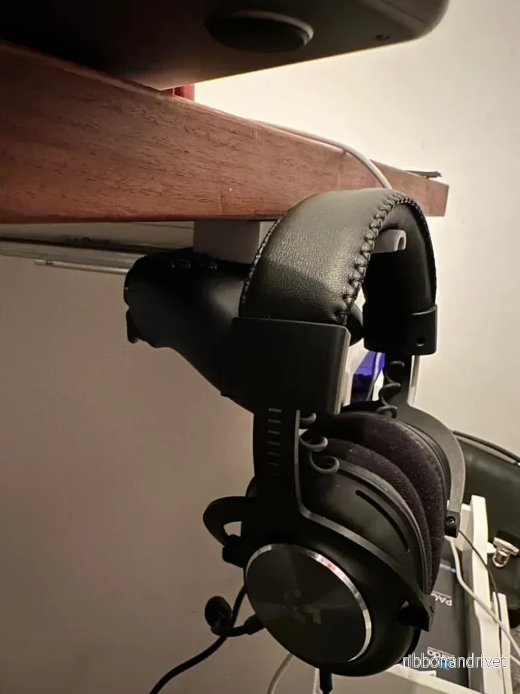 Bordshållare för PS5-kontroll och headset