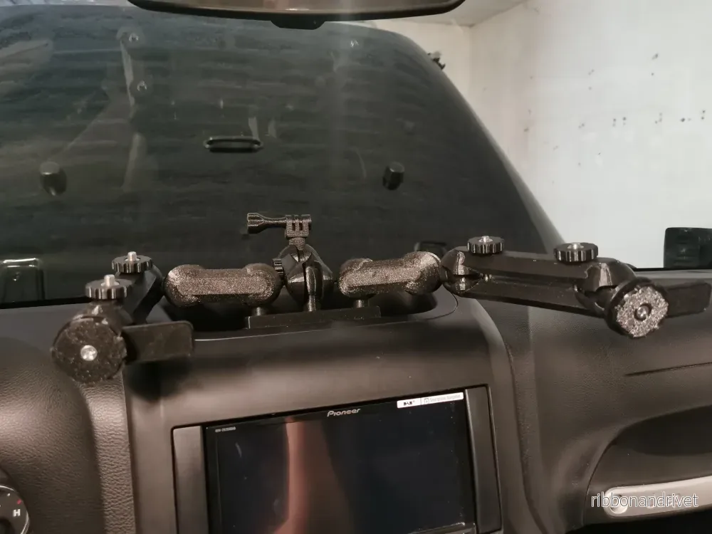 Jeep Wrangler JK Telefon-, surfplatta- och GoPro-hållare - Bild 3