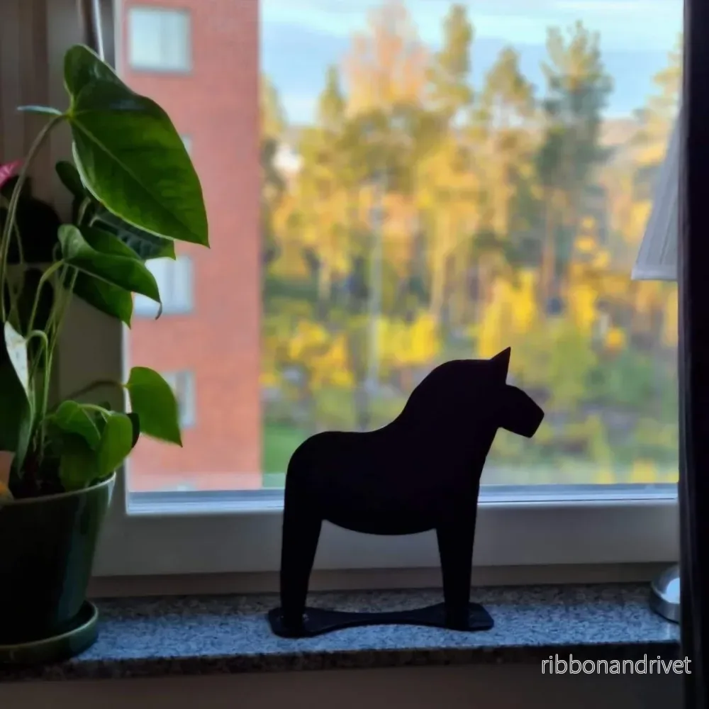 Stående dalahäst (svart) - Bild 2