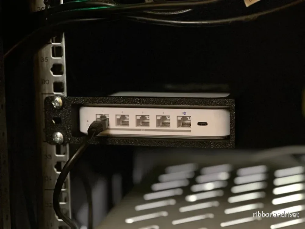 Rackmontering för UniFi UXG Max / UCG-Ultra (19"/10") - Bild 3