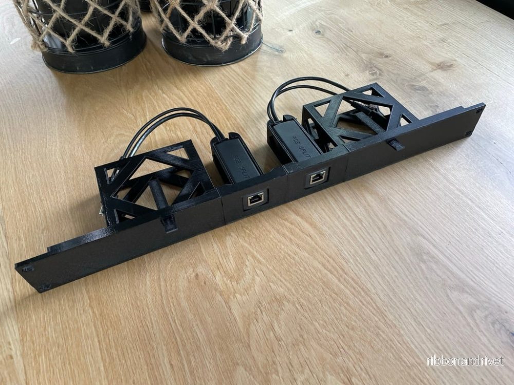 1U rackmontering för två Philips Hue-bryggor (PoE/Keystone)