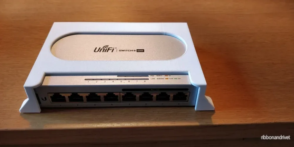 UniFi Switch US-8 / US-8-60W montering