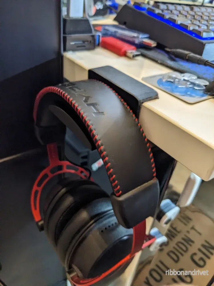 Skrivbordsmonterad headsethållare – optimerad för HyperX Cloud Alpha