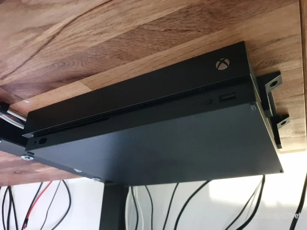 Xbox One X bordsfäste Xbox One X bordsfäste