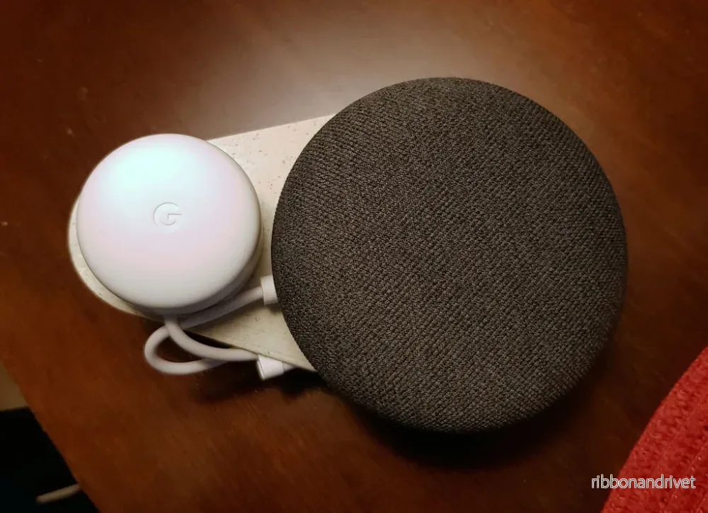 Google Nest Mini-uttagshållare – Diskret väggmontering