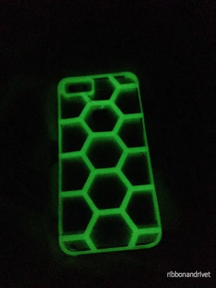 Hexagon-skal till iPhone 5/5s - Snyggt skydd som lyser i mörkret - Bild 3