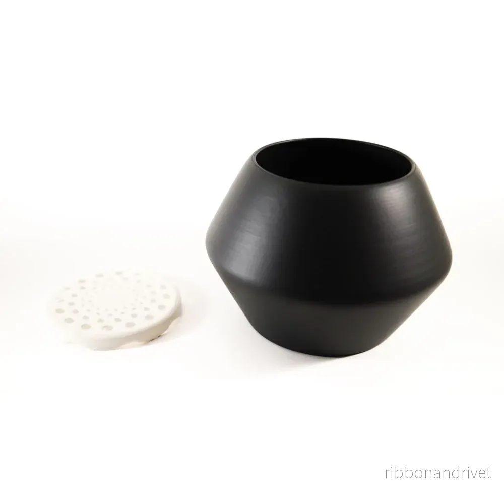 Modern minimalistisk blomkruka med praktiskt fat