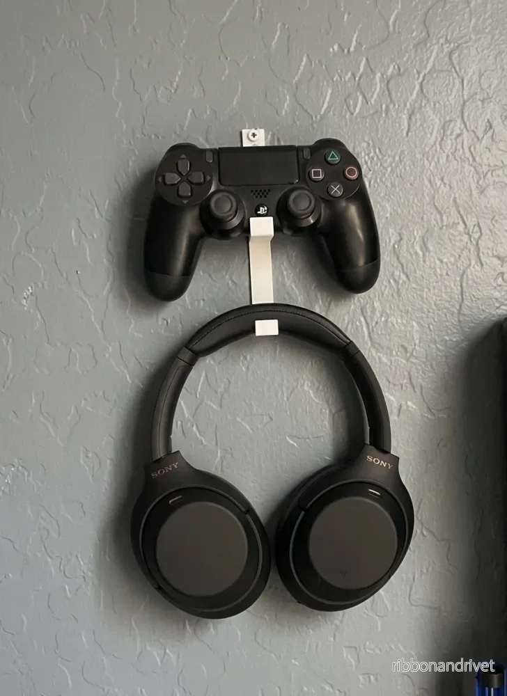 Väggfäste för PS4-kontroll och hörlurar