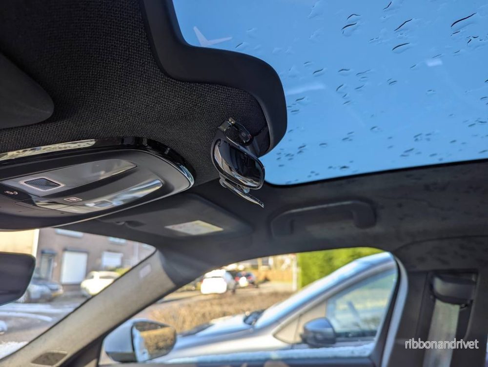 Solglasögonhållare för Polestar 2
