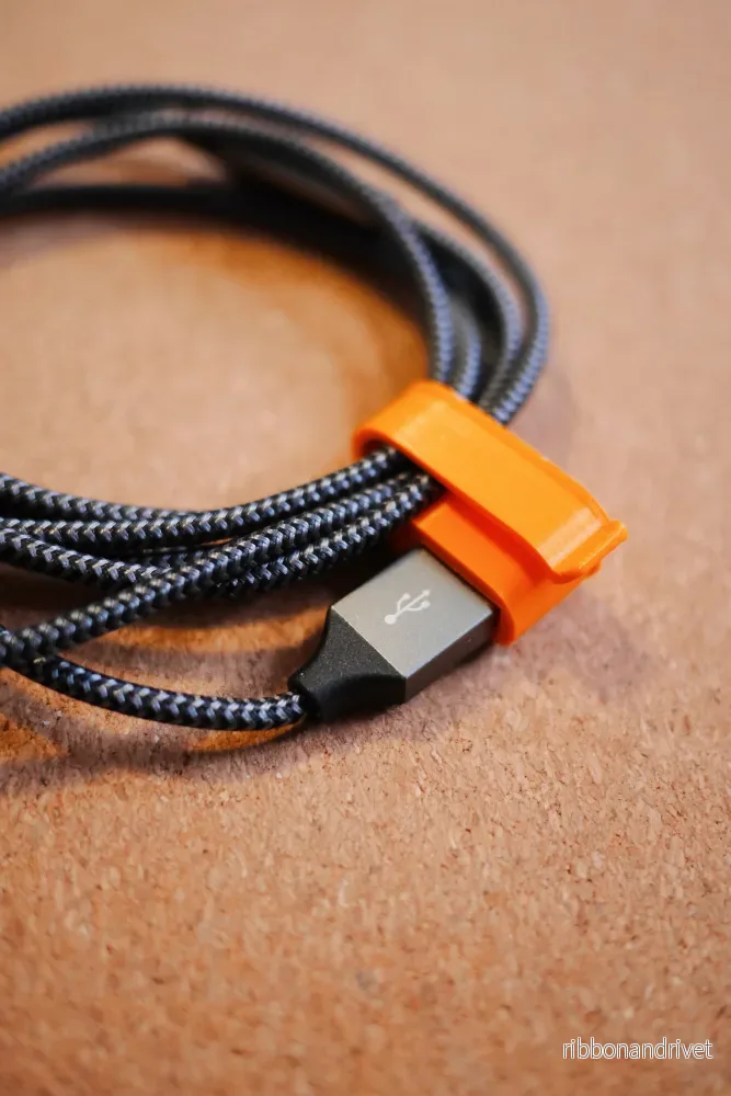 USB A-kabelhållare för effektiv kabelhantering - Bild 2