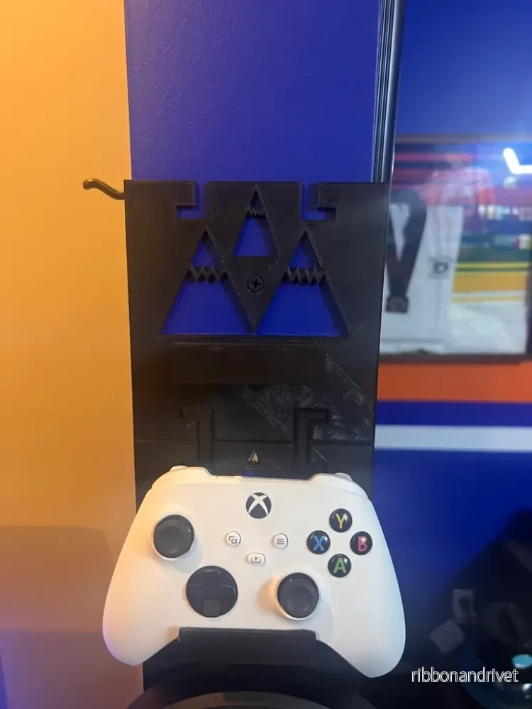Modulär lösning för väggmontering av Xbox-kontroller och hörlurar - Bild 2