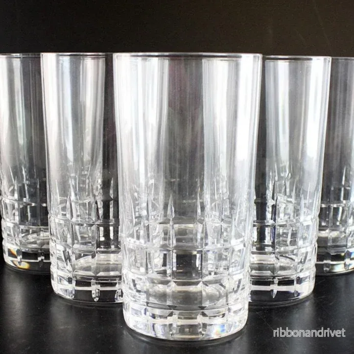 Vicke Lindstrands vackra glasservis City