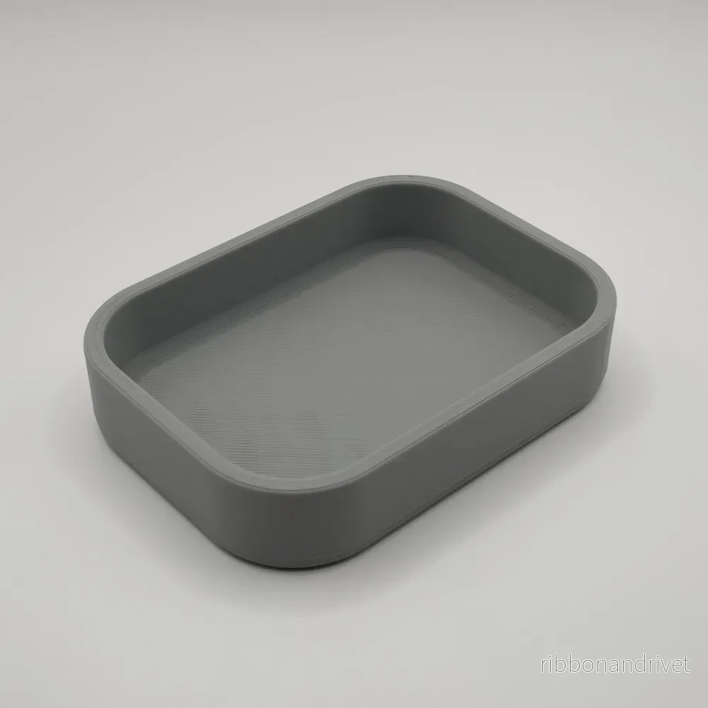 Minimalistisk förvaringsbricka för nycklar och mynt