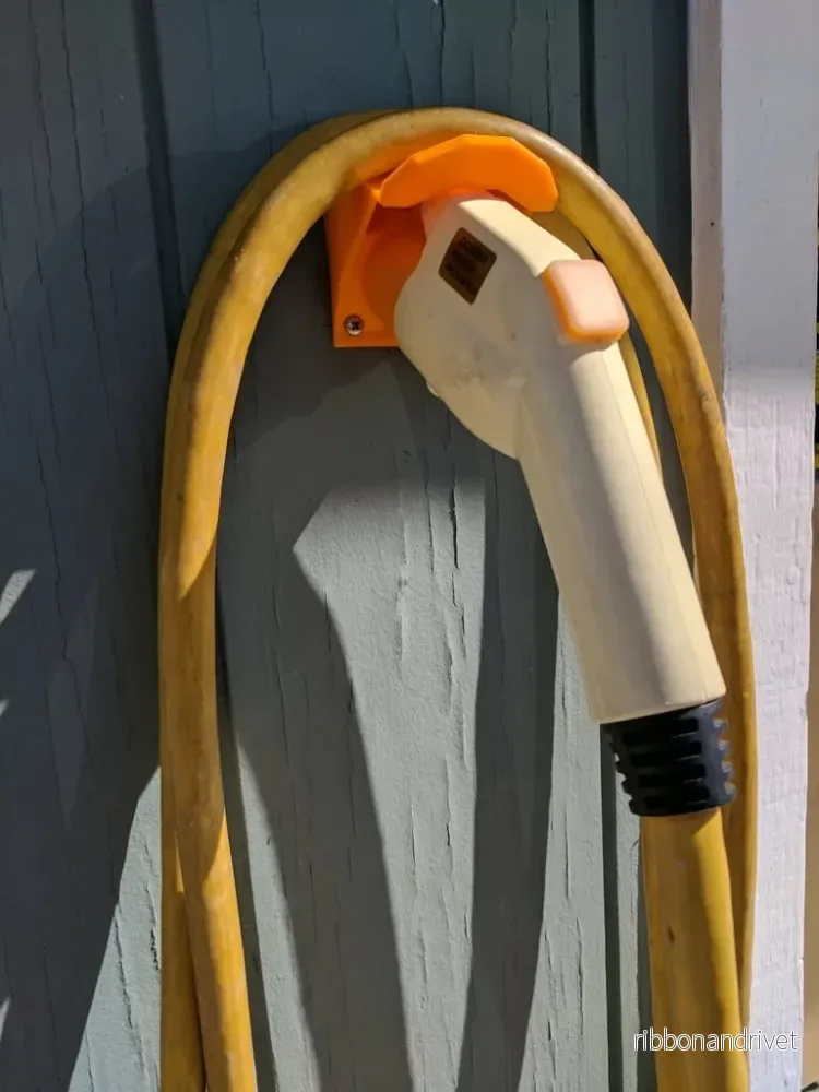 J1772 Kontakthållare med lock och kabelaggregat
