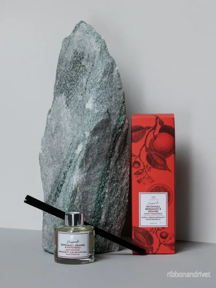 Handgjorda doftpinnar ’Passionate’ – Bergamott, Apelsin, Patchouli, 100 ml Handgjorda doftpinnar ’Passionate’ – Bergamott, Apelsin, Patchouli, 100 ml