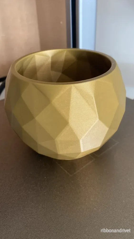 Low Poly Skål i Spricksten-design