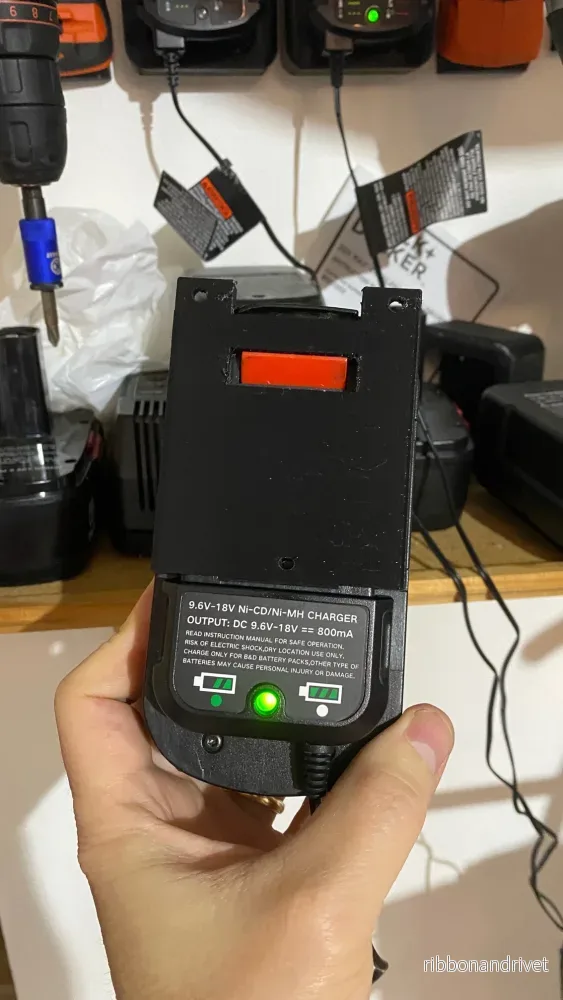 B+D 18V batterihållare/väggmontering