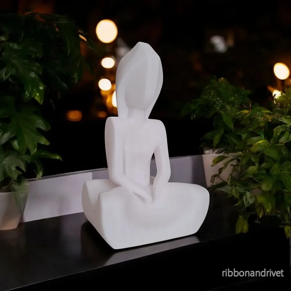 Minimalistisk skulptur av den tysta kvinnan - Bild 3