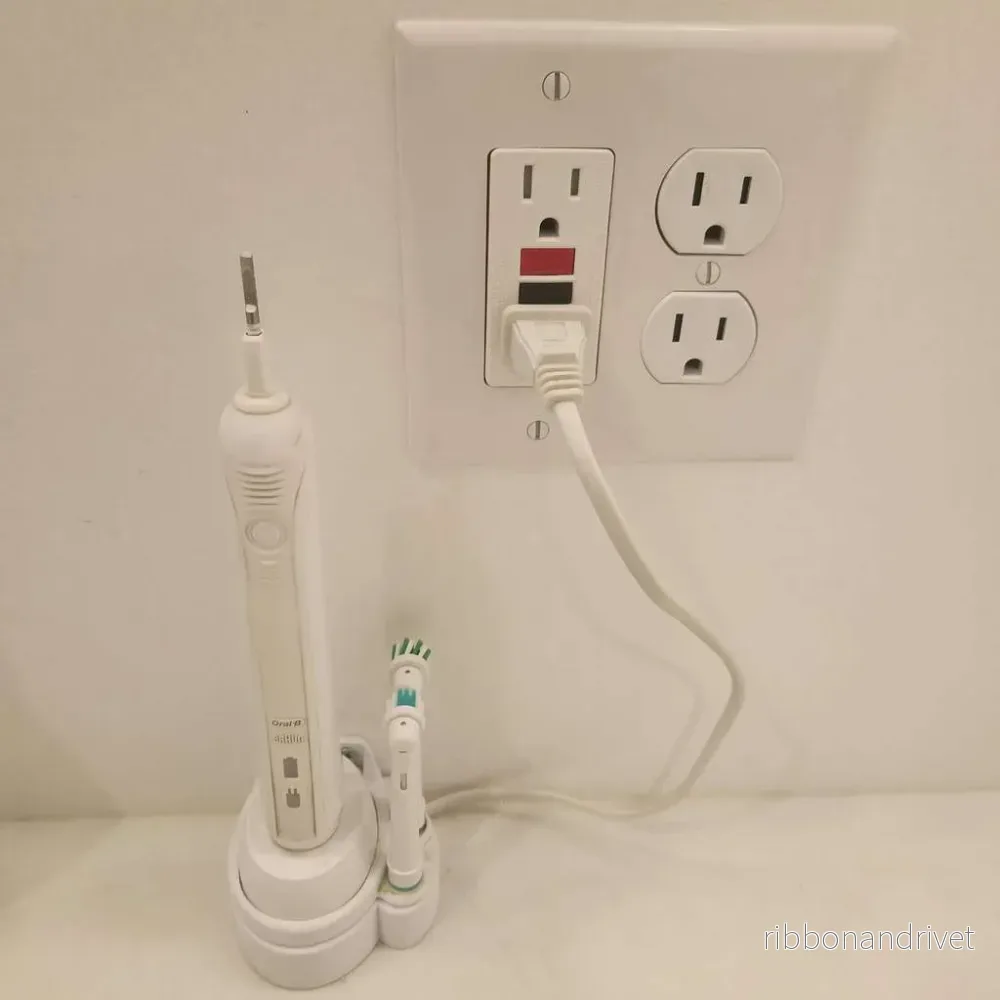 Oral B tandborsteladdare väggfäste med kabelhållare