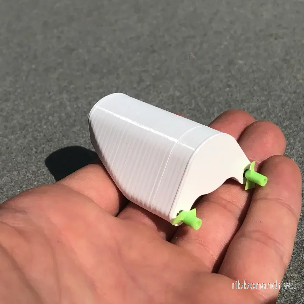 Kompakt mini-RC-båt för vattenlek