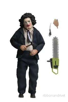 Texas Chainsaw Massacre – 8” Clothed Figure – Leatherface med Pretty Woman Mask i fönsterbox Texas Chainsaw Massacre – 8” Clothed Figure – Leatherface med Pretty Woman Mask i fönsterbox