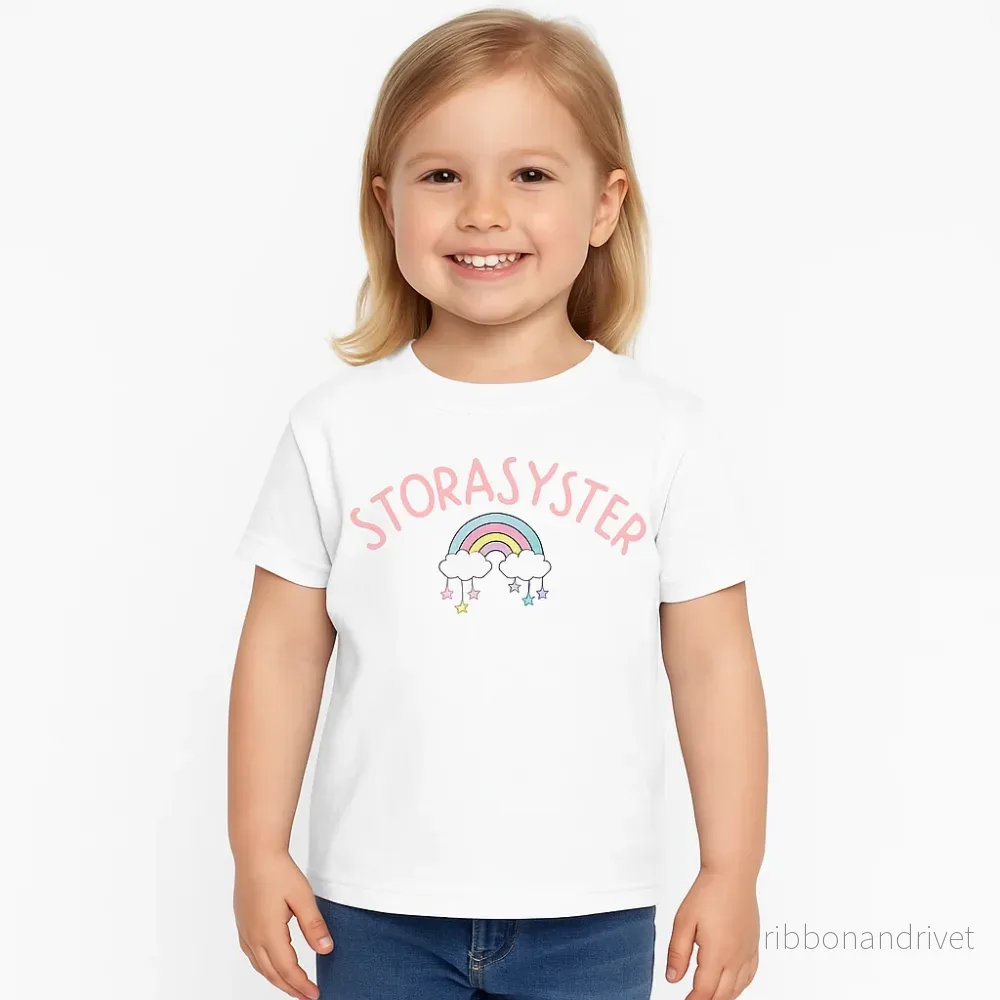 Storasyster T-shirt – Rainbow Storasyster T-shirt – Rainbow