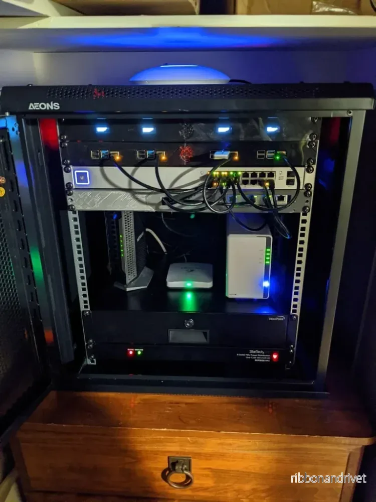 Fyra Raspberry Pi-rackmontering