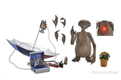 E.T. (40-årsjubileum) – 7” Skala Actionfigur – Ultimate Deluxe E.T. med LED Kista - Bild 2
