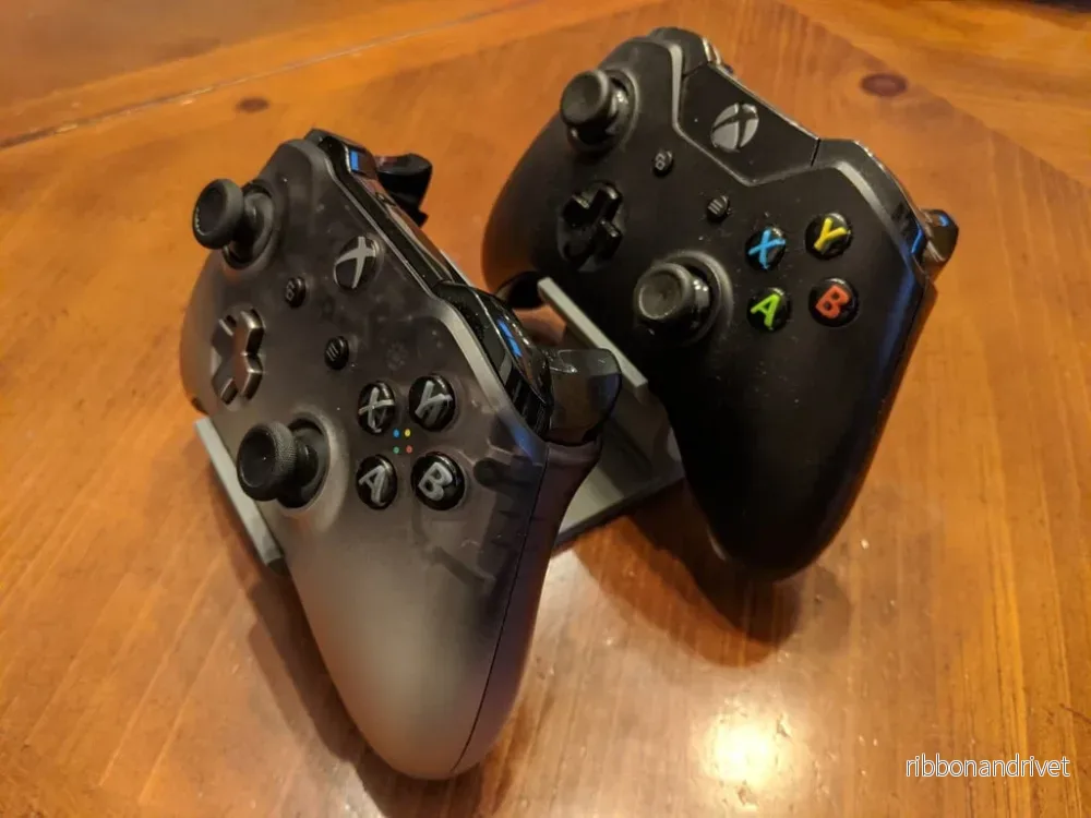 Dubbelt handkontrollstativ för Xbox One och Series X|S Dubbelt handkontrollstativ för Xbox One och Series X|S