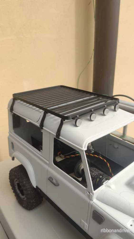 Realistiska L-fästen för takräcken på RC4WD Land Rover Defender D90