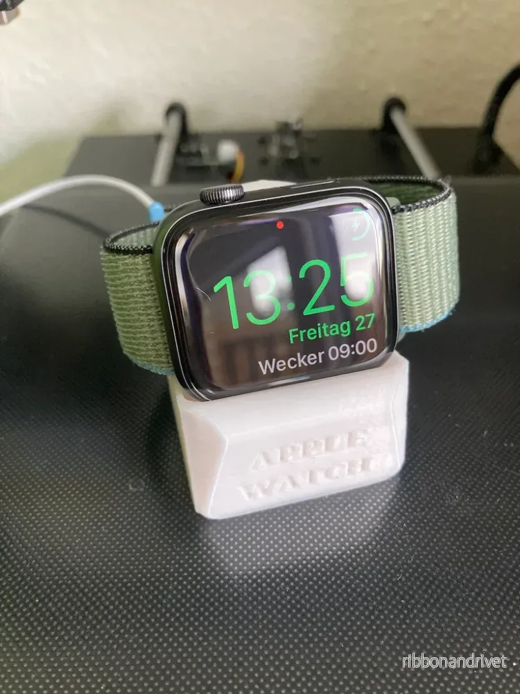 Apple Watch-ställ för 44 mm-modeller med USB-A-laddningskompatibilitet Apple Watch-ställ för 44 mm-modeller med USB-A-laddningskompatibilitet