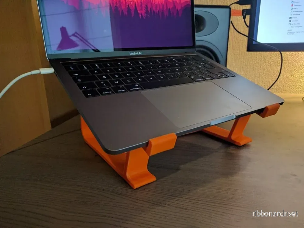Elegant dockningsstation för MacBook Pro 13" och 15"