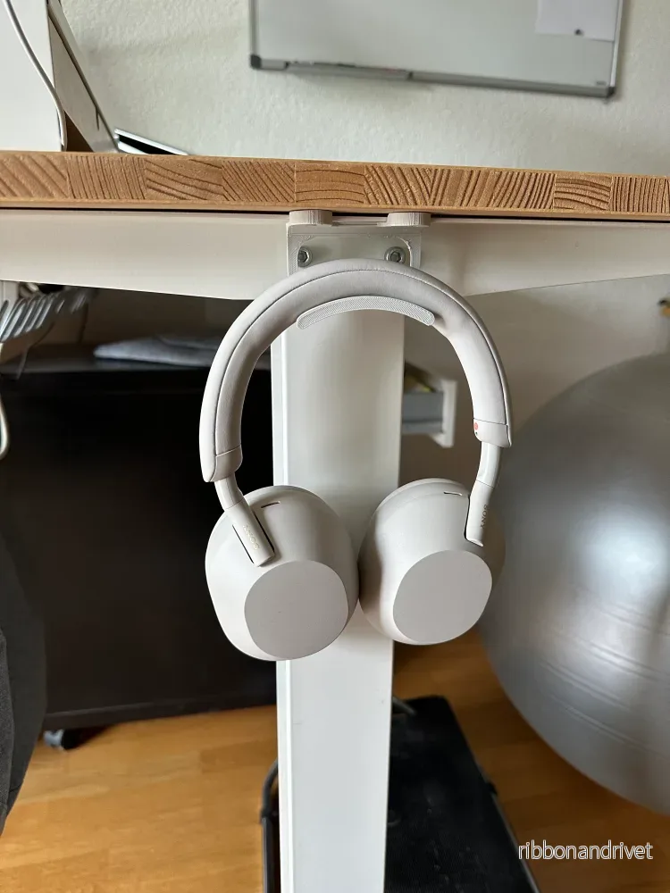 Hörlurshållare för Sony WH-1000XM5 - Monteras under skrivbordet