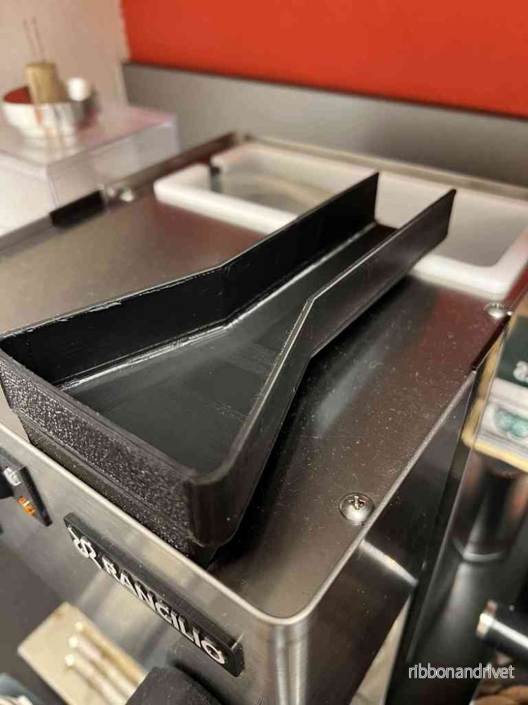 Förlängd espressoränna för Rancilio Silvia – Optimerat flöde (190x38mm) Förlängd espressoränna för Rancilio Silvia – Optimerat flöde (190x38mm)