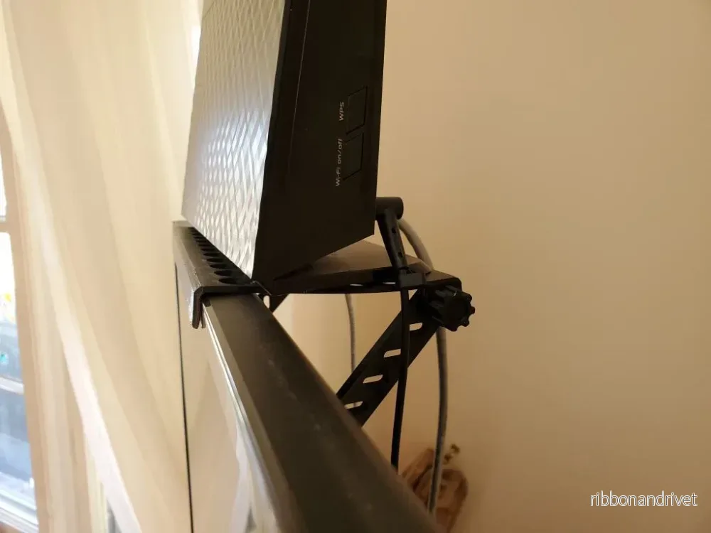 Justerbar hylla för TV och datorskärm - Bild 2