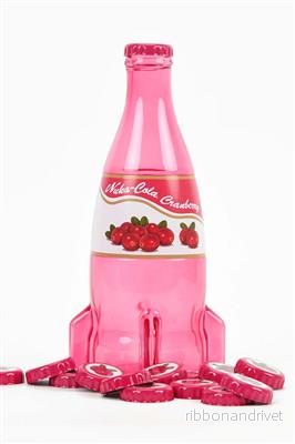 „Nuka Cola Cranberry“ Glasflaska & Kapsyl „Nuka Cola Cranberry“ Glasflaska & Kapsyl