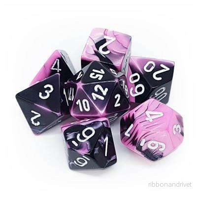 Chessex Gemini Polyhedral 7-Die Set – Svart-Rosa med Vit Chessex Gemini Polyhedral 7-Die Set – Svart-Rosa med Vit