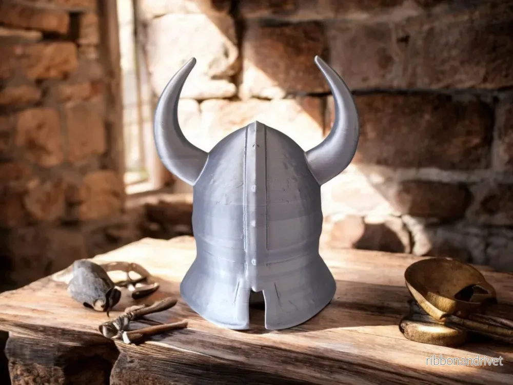 Dekorativ gammal sliten vikingahjälm för utställning - Bild 2