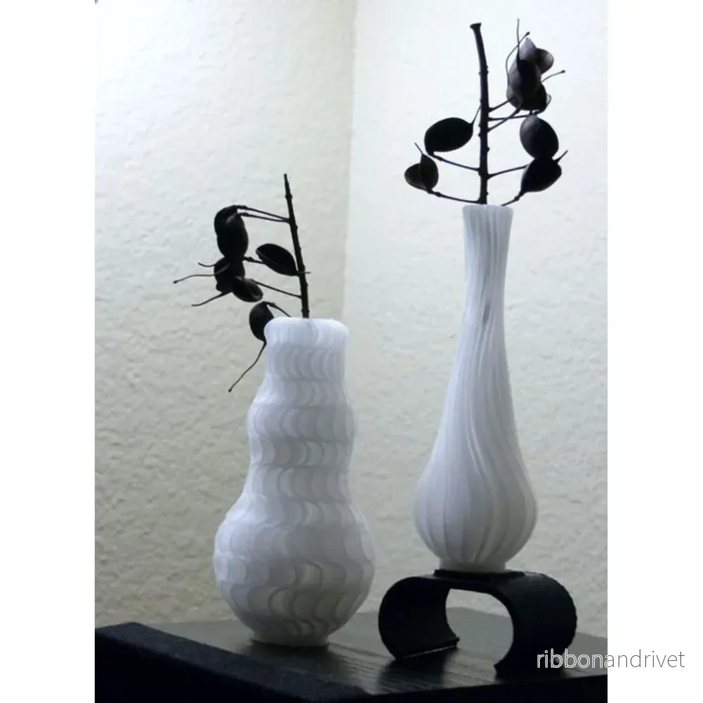 Skulpturell vas med tvinnad turbindesign - Bild 2
