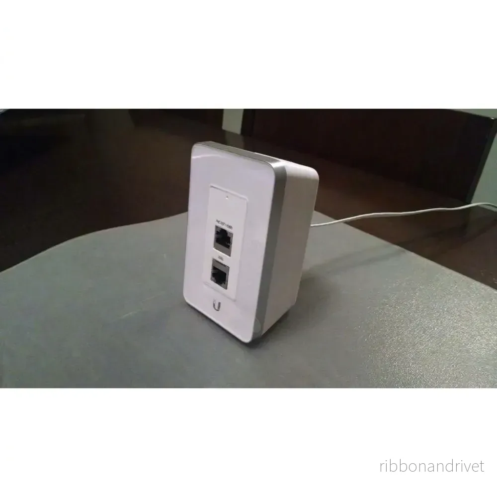 Ubiquiti UniFi In-Wall bordhållare och kabinett - Bild 3