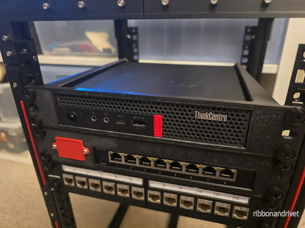 Lenovo Thinkcentre Tiny M720Q/M715Q/M920Q 10" rackmontering - Bild 3