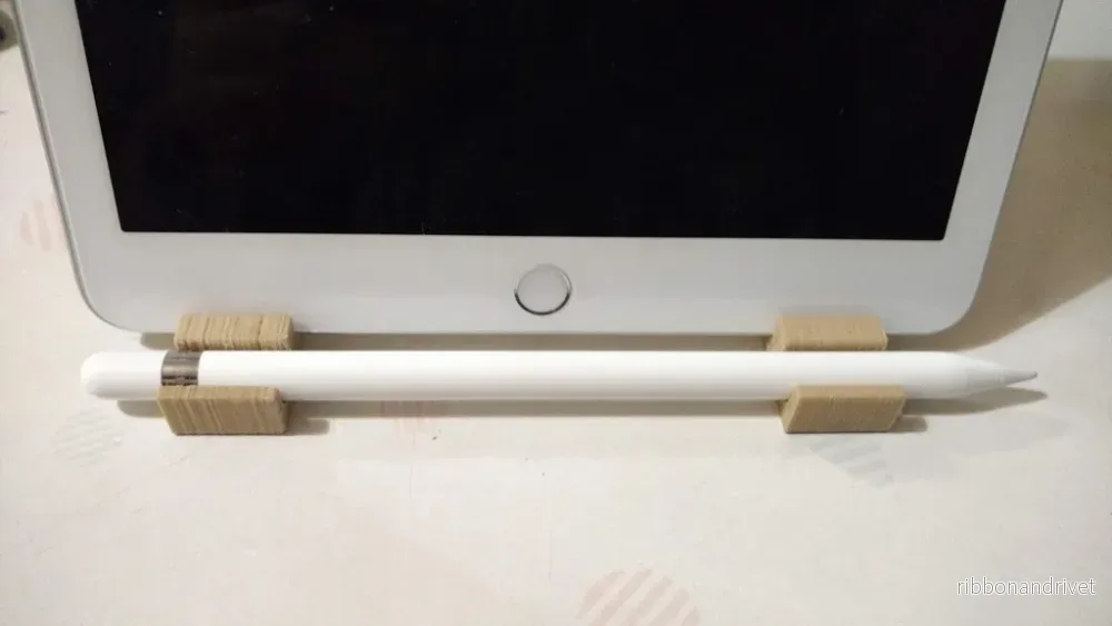 iPad-ställ med Apple Pencil-hållare – optimalt för modell A1954