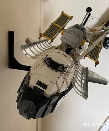 Väggfäste för LEGO Shuttle Discovery 10283 - Bild 3
