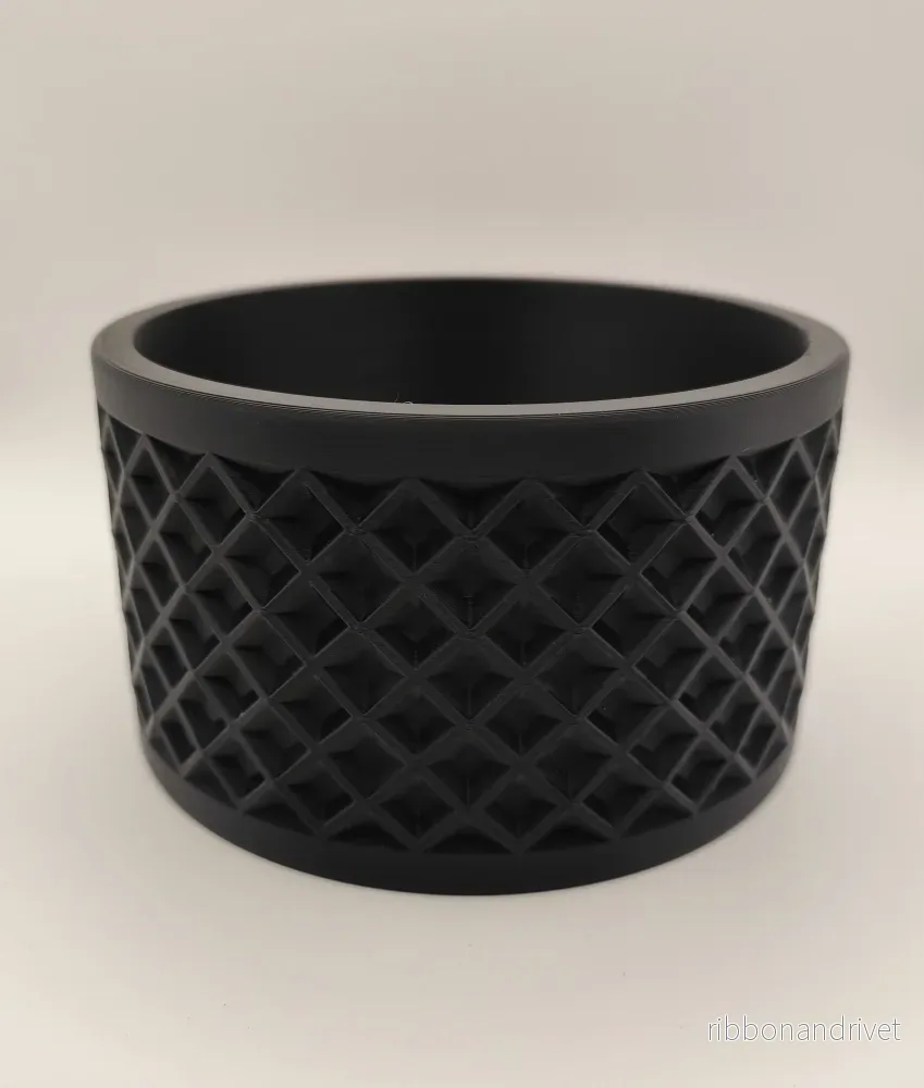 Modern geometrisk blomkruka med sneda kvadrater