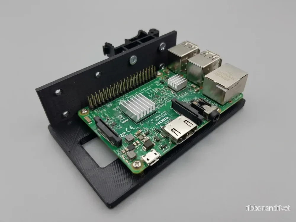 DIN-skenefäste för Raspberry Pi DIN-skenefäste för Raspberry Pi